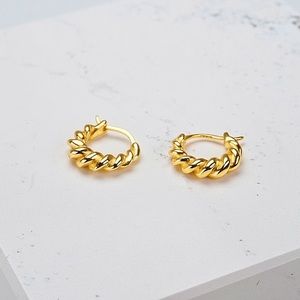 Alix Graduated Twist Croissant Huggie Earrings 18K Gold S925